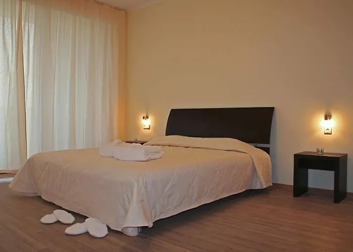 Sunrise Club Apart 3*